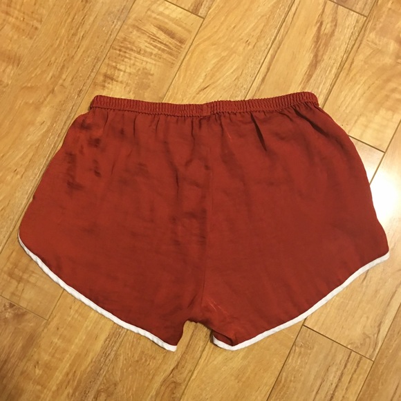 Aerie red and white sport shorts - Picture 2 of 4